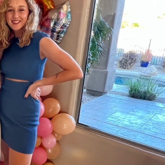 Aritzia dress - size small - Picture 4 of 4